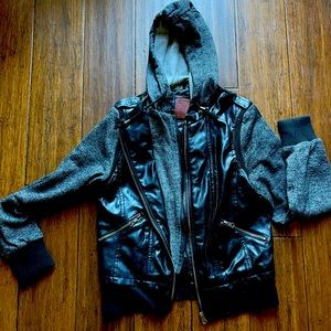 Size medium bomber jacket. Black. Very cute!